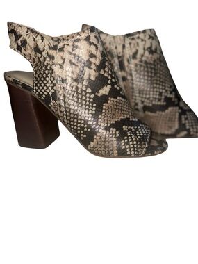 Treasure & Bond Hayley Block Heel
Sandal Sz 7